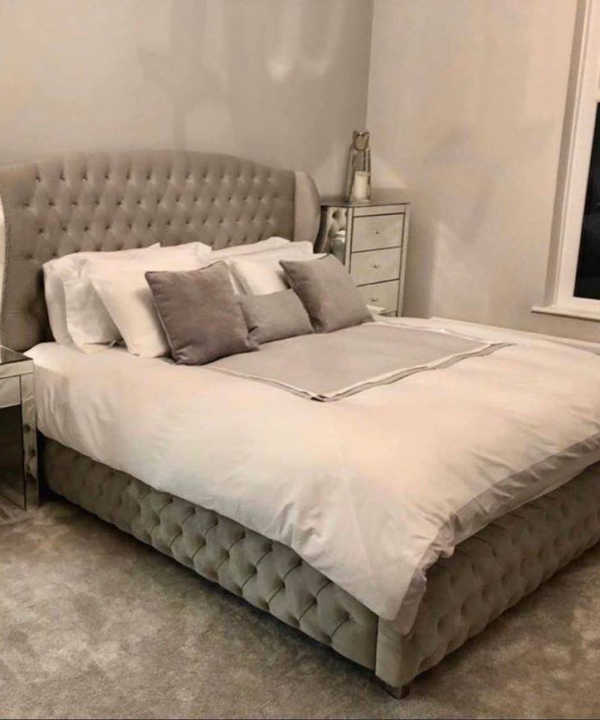 Janifer wing back bed